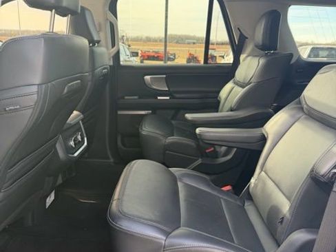 Used 2025 Ford Expedition Platinum image 15