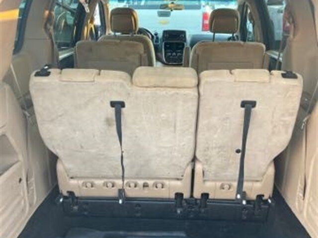 Used 2016 Dodge Grand Caravan SE w/ Quick Order Package 29E SE FWD image 12