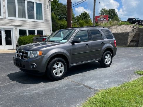Used 2010 Ford Escape XLT FWD image 1