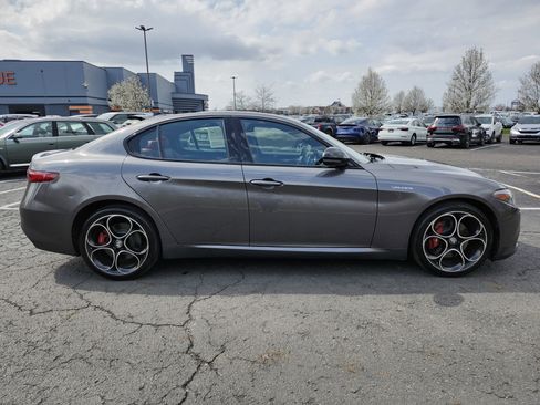 Used 2022 Alfa Romeo Giulia Veloce image 22