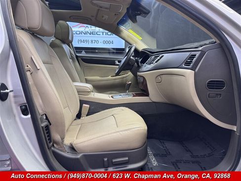 Used 2012 Hyundai Genesis 3.8 w/ Premium Pkg RWD image 6