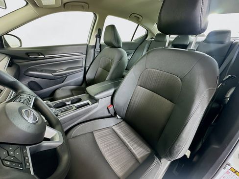 Used 2025 Nissan Altima 2.5 SV image 13
