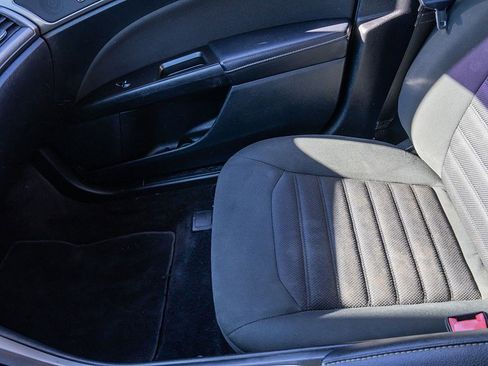 Used 2017 Ford Fusion SE w/ Fusion SE Technology Package image 28