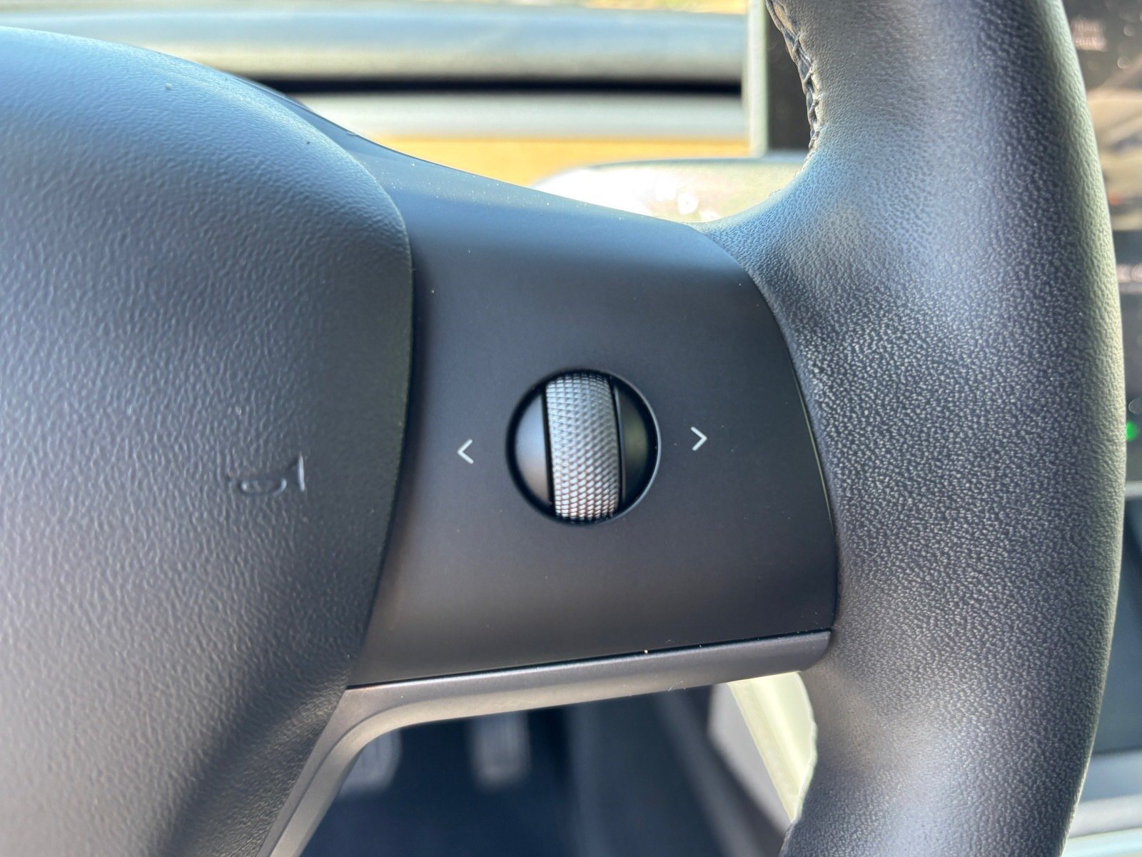 Used 2022 Tesla Model Y Long Range AWD/4WD image 22