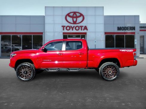 Used 2020 Toyota Tacoma TRD Sport image 3