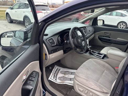 Used 2021 Kia Sedona LX FWD image 26