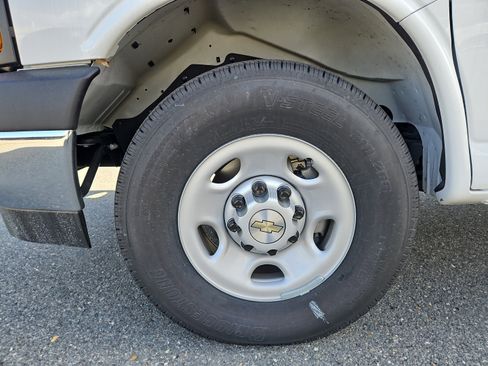 New 2024 Chevrolet Express 3500 w/ Power Convenience Package image 8