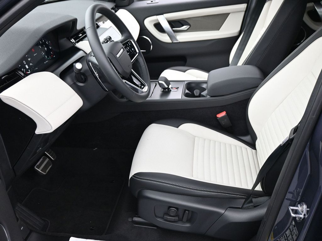 Used 2025 Land Rover Discovery Sport Dynamic SE AWD/4WD image 5