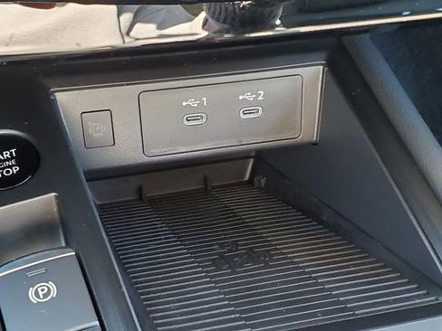 Certified 2025 Nissan Kicks SR image 24