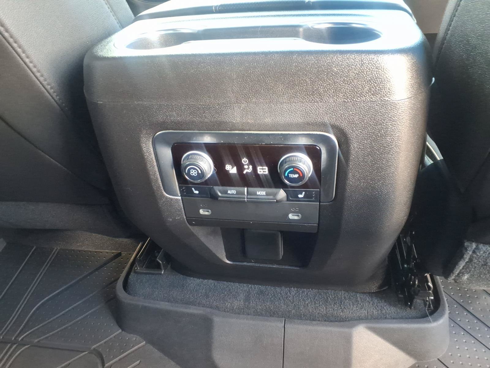 Used 2021 Chevrolet Tahoe Premier AWD/4WD image 16