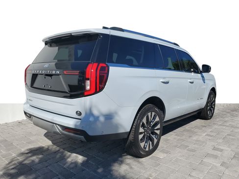 Used 2025 Ford Expedition Platinum w/ Driver's Package image 6