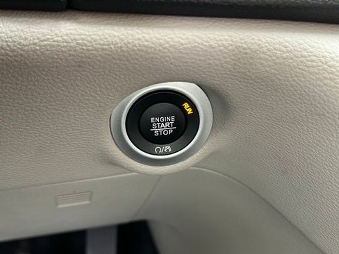 Certified 2022 Chrysler Pacifica Touring-L image 53