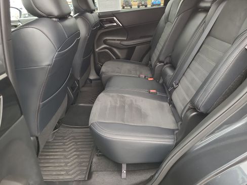 Used 2024 Mitsubishi Outlander SE image 21