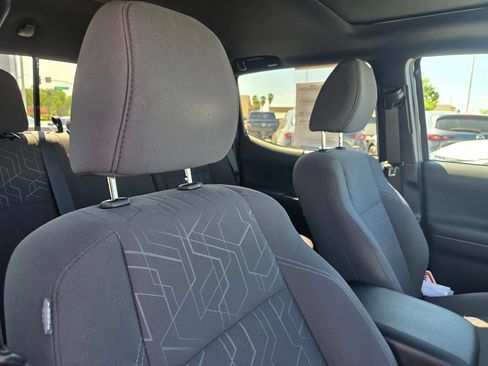 Used 2017 Toyota Tacoma TRD Off-Road AWD/4WD image 22
