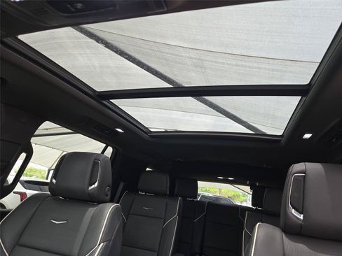 Certified 2025 Cadillac Escalade Sport AWD/4WD image 9
