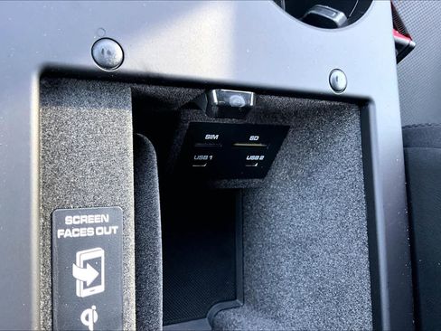 Used 2025 Porsche Macan image 37