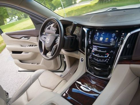 Used 2015 Cadillac Escalade Premium AWD/4WD image 81