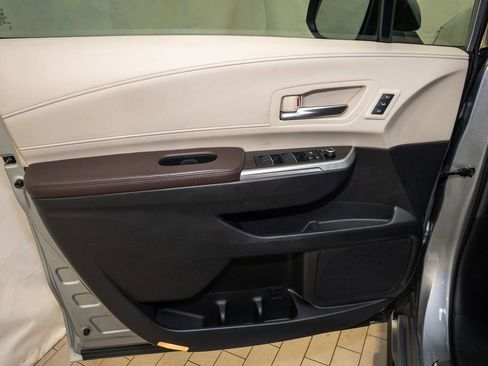 Used 2024 Toyota Sienna Platinum image 14