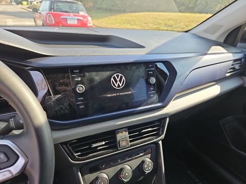 Used 2022 Volkswagen Taos SE image 15