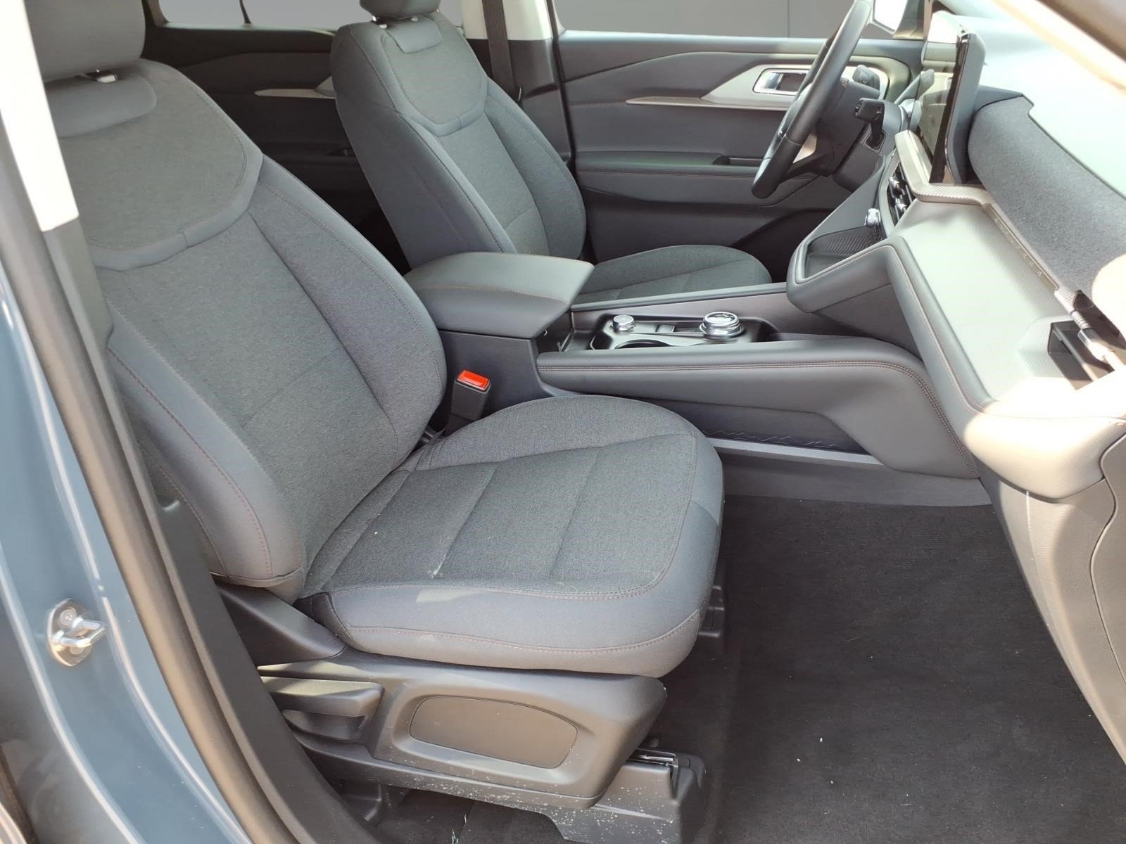 Used 2026 Ford Explorer Active AWD/4WD image 8