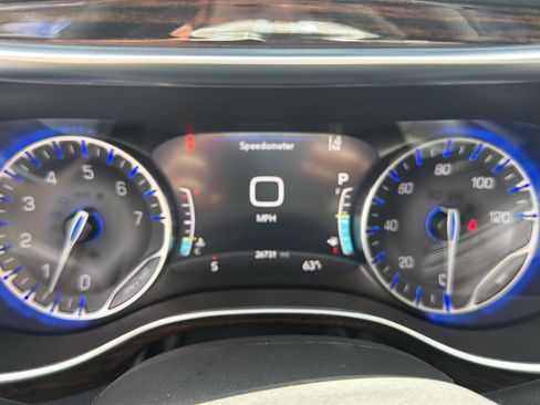 Used 2024 Chrysler Pacifica Limited FWD image 19
