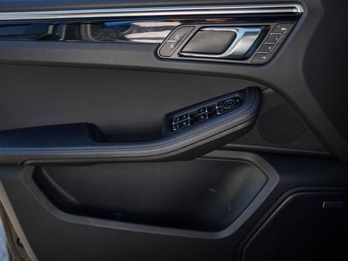 Used 2024 Porsche Macan w/ Premium Plus Package image 34