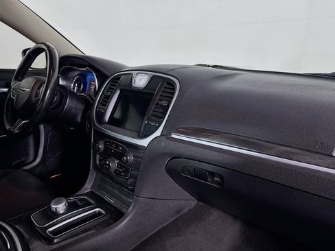 Used 2020 Chrysler 300 Touring RWD image 29