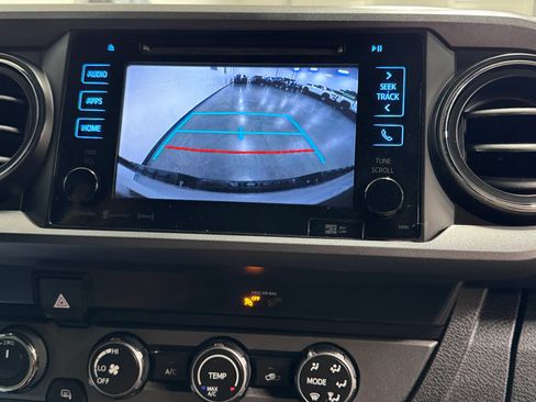 Used 2019 Toyota Tacoma TRD Sport w/ Technology Package AWD/4WD image 11
