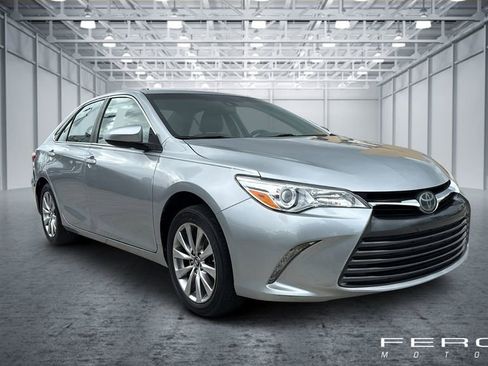 Used 2017 Toyota Camry XLE w/ Moonroof Package image 6