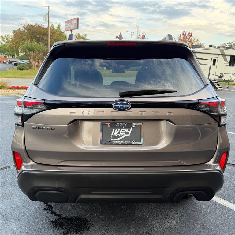Used 2025 Subaru Forester Premium AWD/4WD image 3