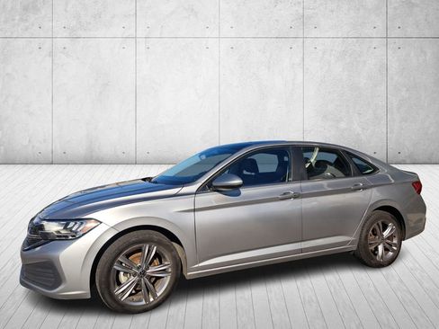 Used 2024 Volkswagen Jetta SE image 1