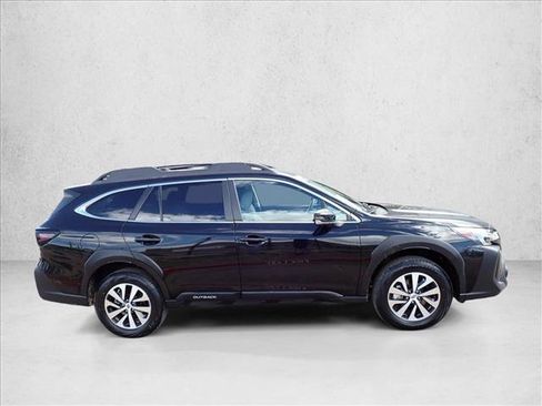 Used 2025 Subaru Outback Premium AWD/4WD image 5