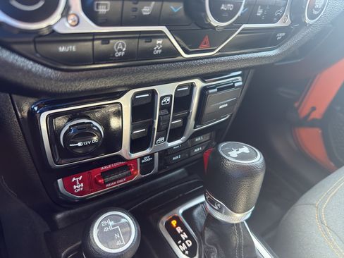 Used 2025 Jeep Wrangler Unlimited Sport AWD/4WD image 19