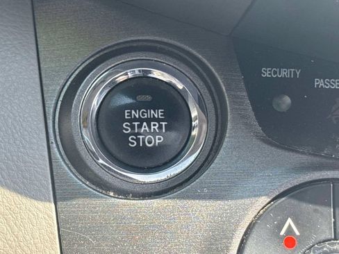 Used 2009 Toyota RAV4 Limited AWD/4WD image 23