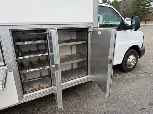 Used 2016 Chevrolet Express 3500 image 9