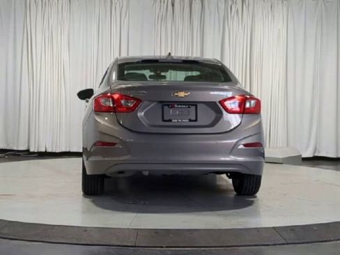 Used 2018 Chevrolet Cruze LT w/ Convenience Package image 9