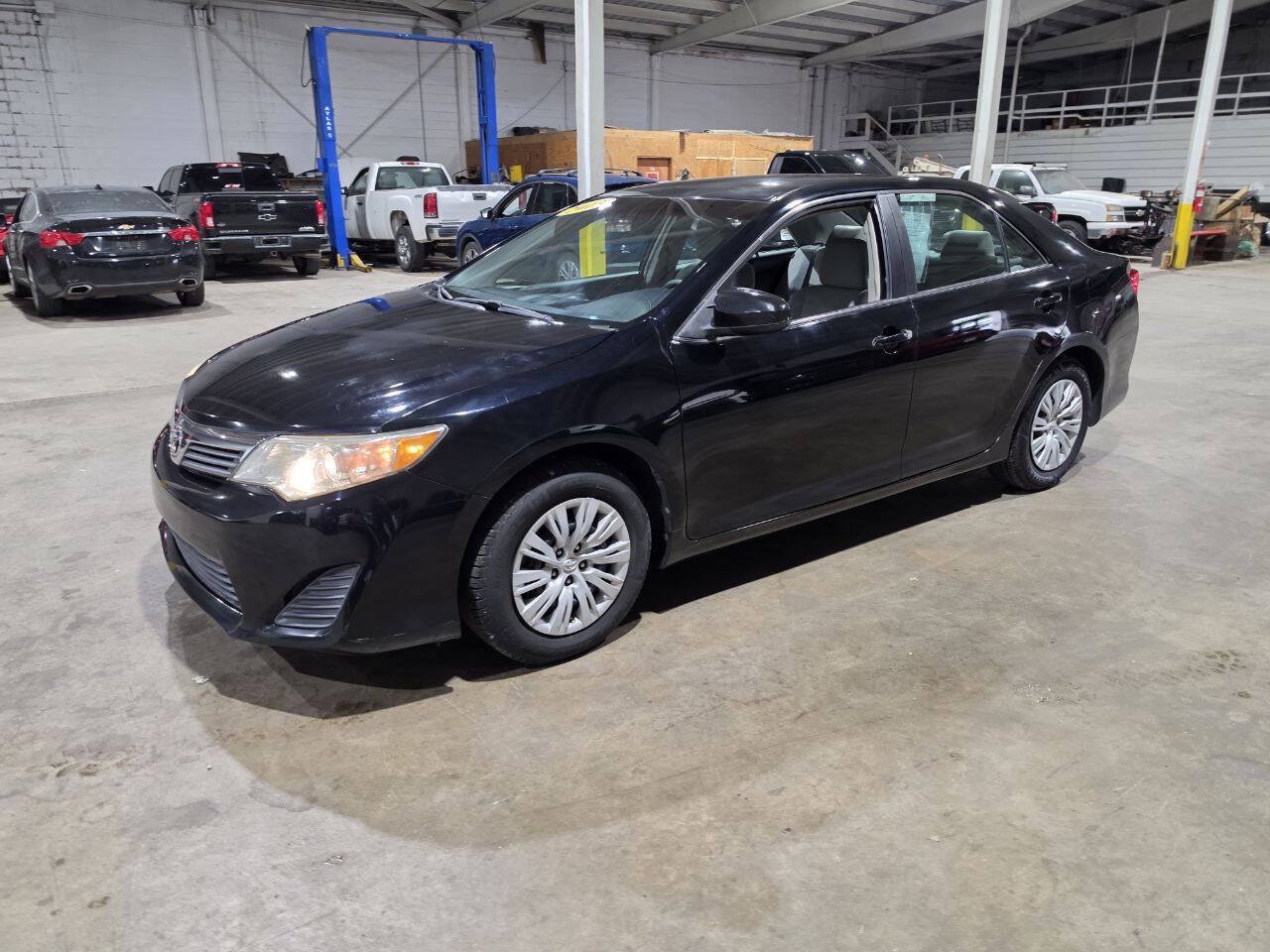 Used 2013 Toyota Camry FWD image 1