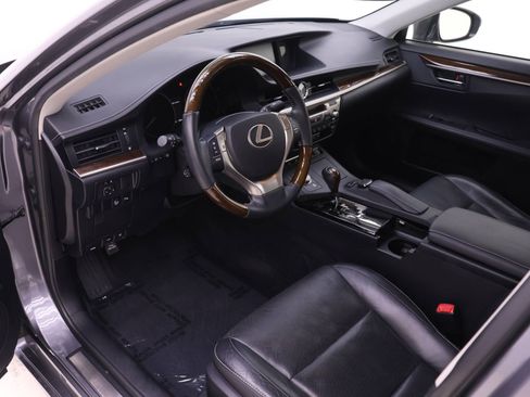 Used 2015 Lexus ES 350 w/ Luxury Package FWD image 6