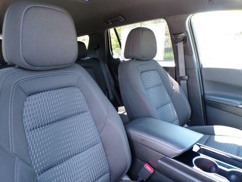 Used 2025 Chevrolet Equinox LT AWD/4WD image 13