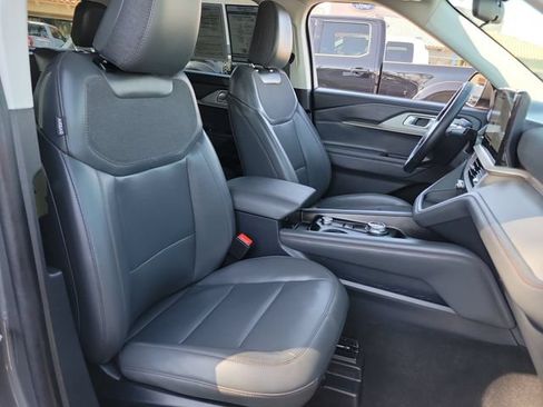 Used 2026 Ford Explorer Active w/ Active Comfort Package RWD image 24