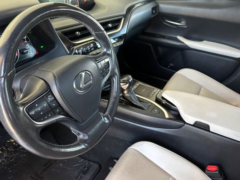 Used 2020 Lexus UX 200 w/ Accessory Package FWD image 11