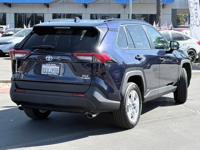 Used 2021 Toyota RAV4 XLE AWD/4WD image 5