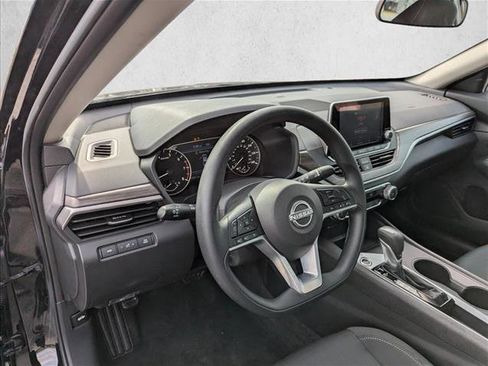 Used 2025 Nissan Altima 2.5 SV image 12