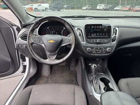 Used 2018 Chevrolet Malibu LT w/ Driver Confidence Package image 11