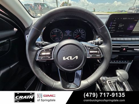 Used 2023 Kia Seltos S w/ Navigation Package FWD image 13