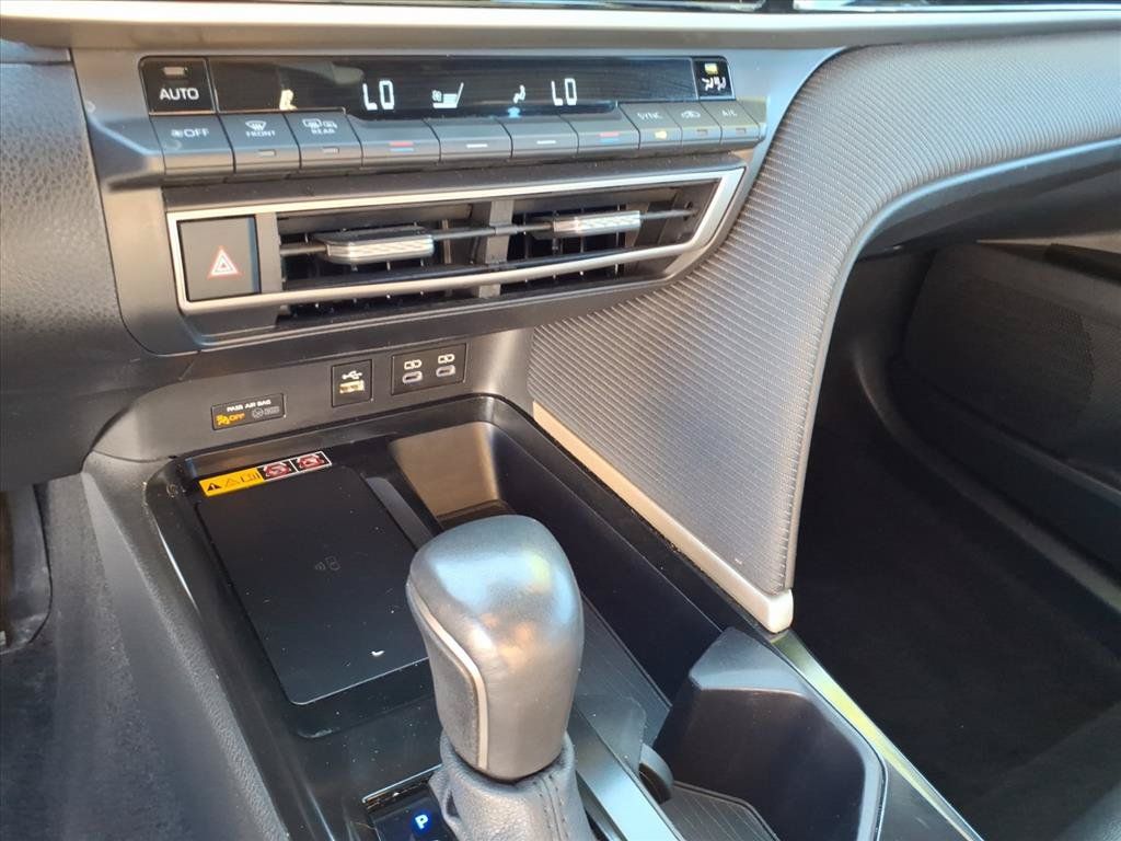 Used 2025 Toyota Camry SE FWD image 33