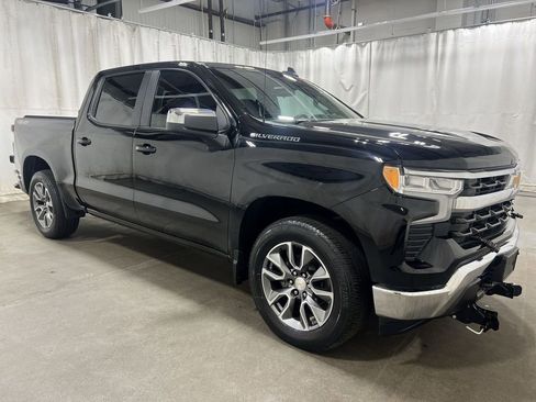 Used 2024 Chevrolet Silverado 1500 LT AWD/4WD image 2