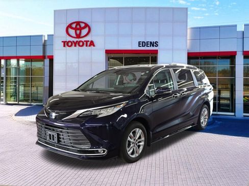 Used 2023 Toyota Sienna Limited AWD/4WD image 10