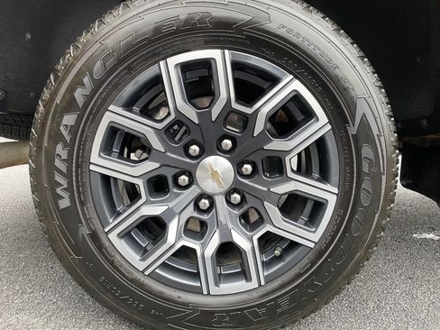 Used 2023 Chevrolet Colorado LT w/ LT Convenience Package III image 13