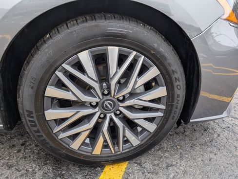 Used 2023 Nissan Altima 2.5 SV image 10